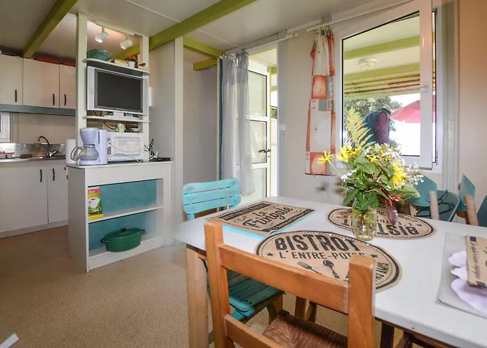 Gorgeous Stacaravan In Kemp 2*