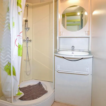 Gorgeous Stacaravan In Campingplads